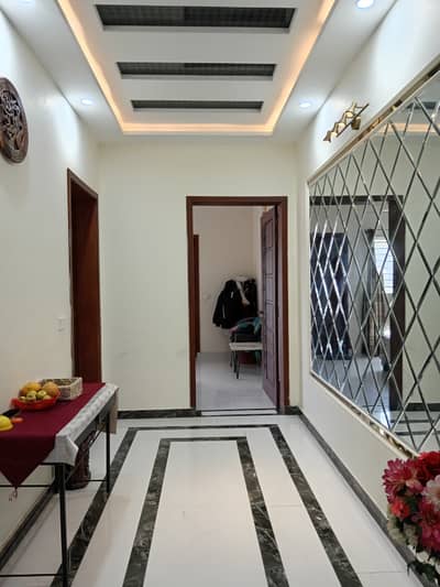 10 marla barnd new portion for rent LDA Avenue