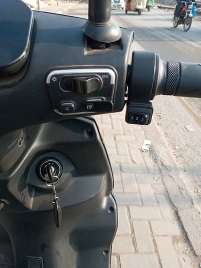 United smart e-scooter