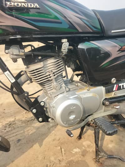 Honda cG 125  model 2023