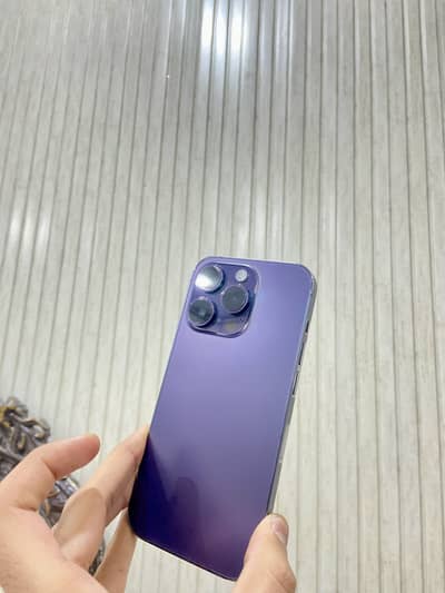 Iphone 14 pro 10 by 10 with the battery health of 87% 128 gb