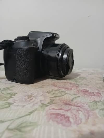 DSLR camera