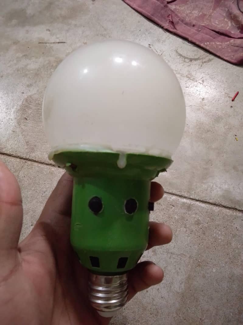 Rechargeable light 8