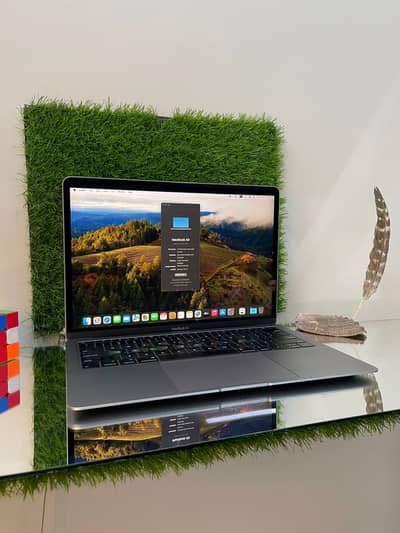 Apple MacBook air 2020 13 inch core i5 8/128 gb