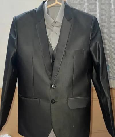3 pic suit for sale new condition