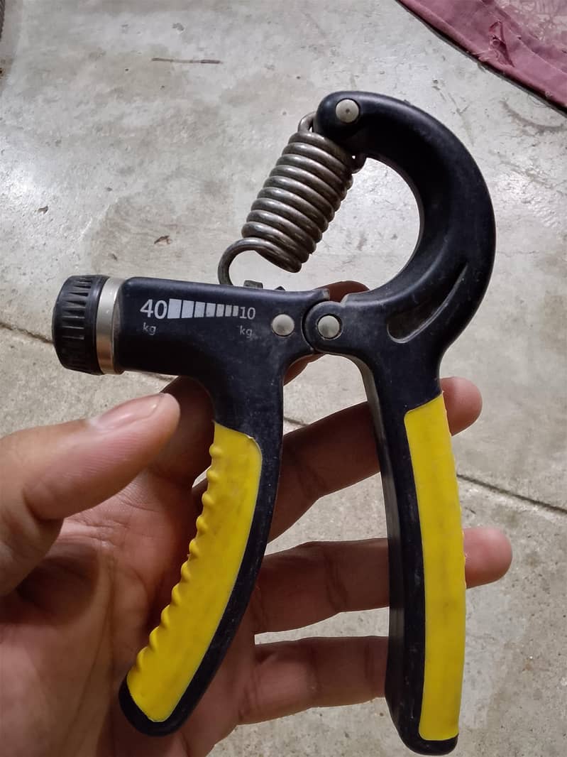 Adjustable hand gripper 1