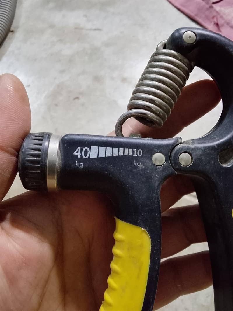 Adjustable hand gripper 2
