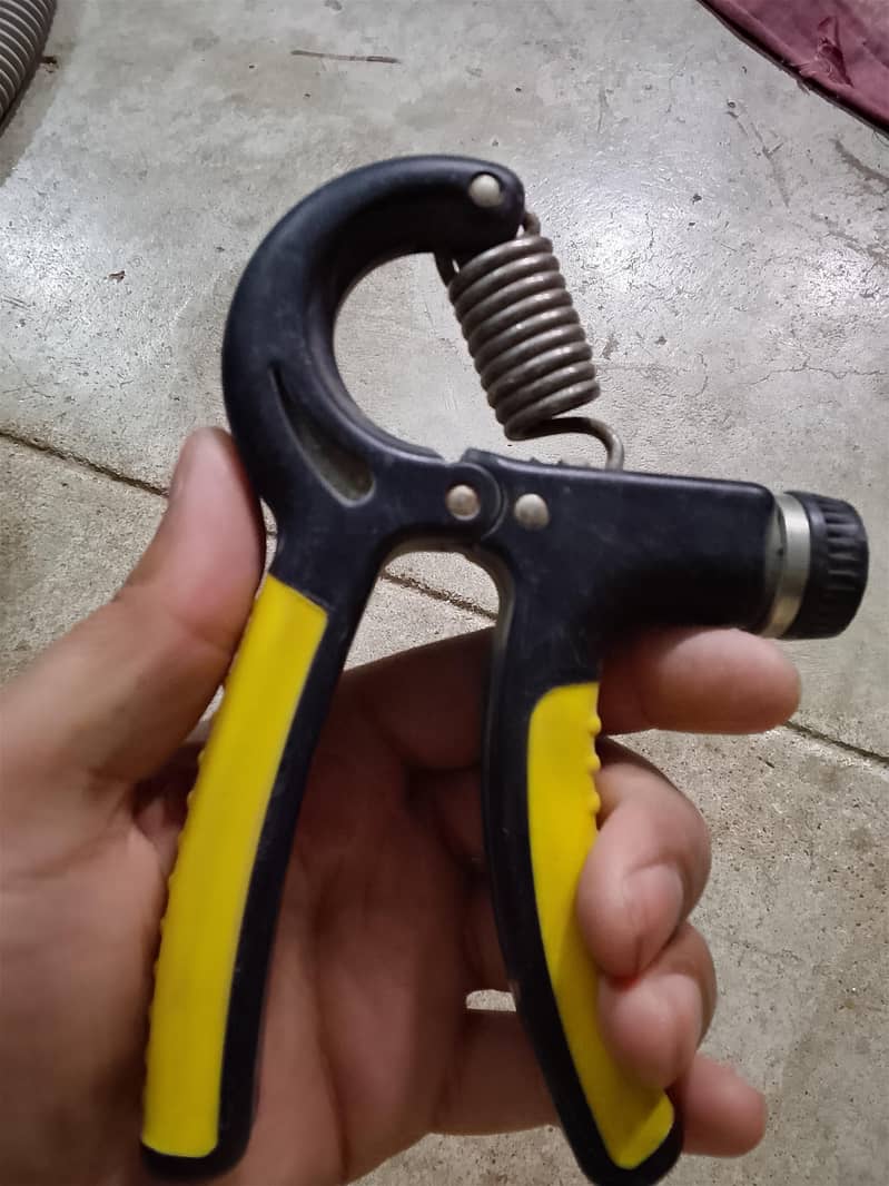 Adjustable hand gripper 3