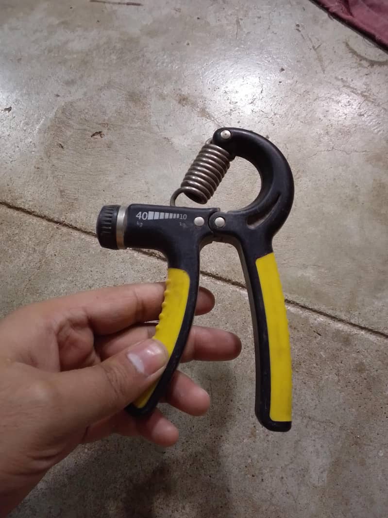 Adjustable hand gripper 4