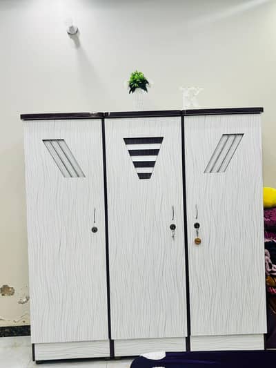 King Size Bed with Mattress – Excellent Condition