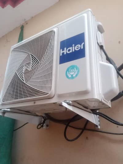 Haier AC 1 ton Heat and cool