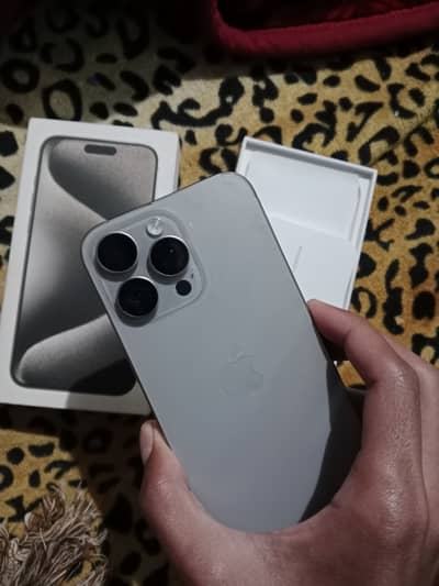 iPhone 15 Pro Max 256GB – 10/10 Condition – Box & Original Cable