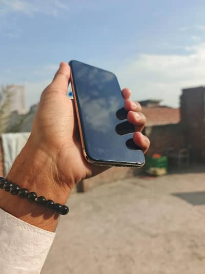 Iphone xs 64gb all okay phone guaranted geniune