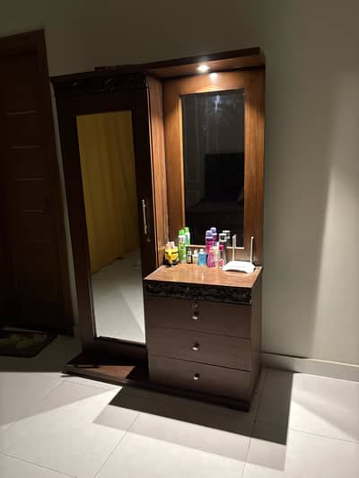 Dressing table for Sale