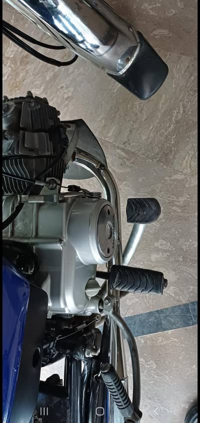 i am saleing my baike honda 70cc good condition original baike