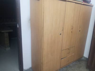 3 PORTION CUPBOARD/ALMARI