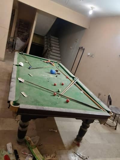 have full size pool table with complete set