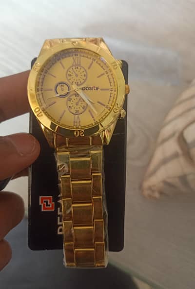 New Gold-Tone Wrist Watch – Elegant Design