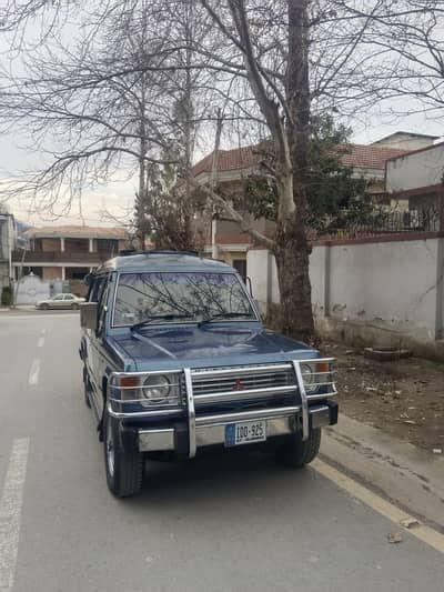 Mitsubishi Pajero 1990 Islamabad no Genuine Color