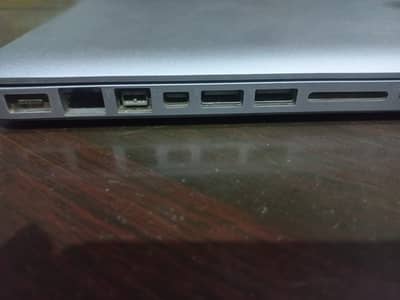Macbook 2009 Condition as seen in images