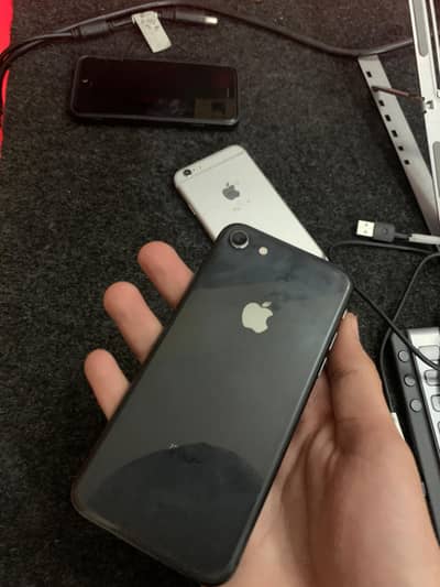 apple iphone 8 *READ AD*