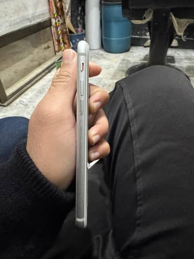 Good condition battery health 75 white colour