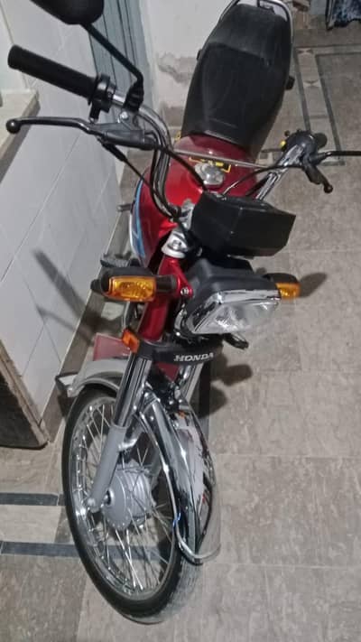 HONDA CD 70 RED COLOR