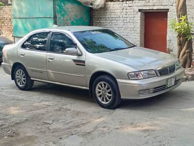 Sunny Nissan 2000 family car