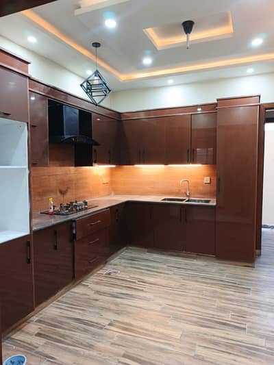 1 Kanal House Available For Rent