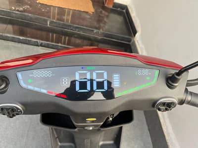 Yadea T5 Electric Scooter 2025 – Brand New Condition
