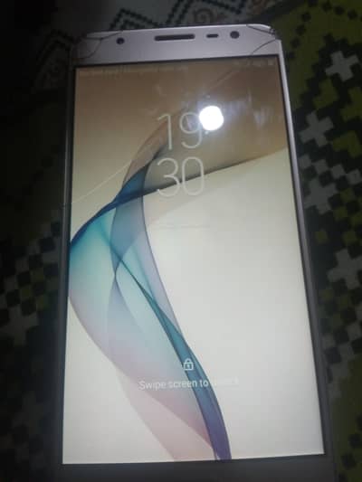 j 7 prime bilkul ok hy sirf 1 br panel change krwaya hy