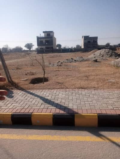 Beautiful Level 5 Marla Plot In C-17 , Level Solid Plot