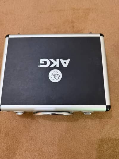 AKG C214 Professional Condenser Microphone – Excellent Condition