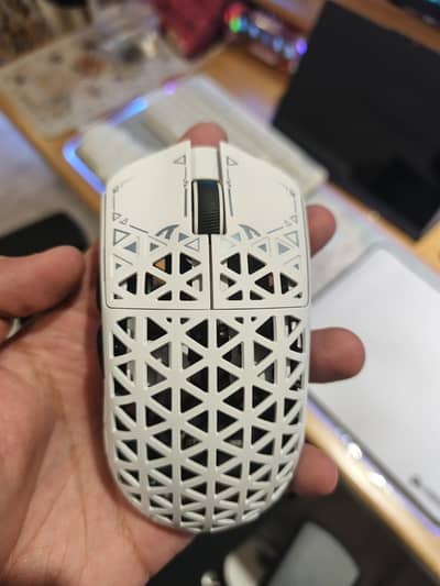 Attack Shark R5 Ultra white Wireless Mouse – Almost New Used 4 Hours