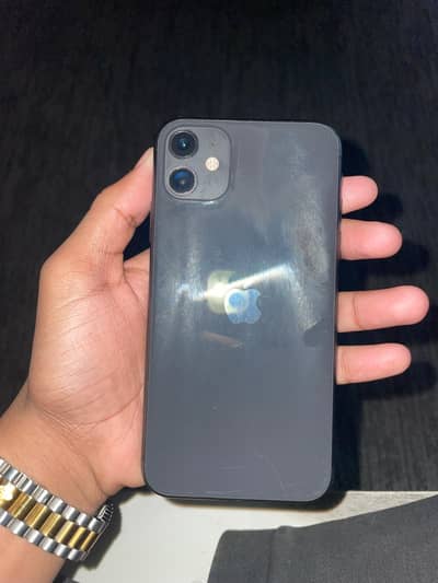 I phone 11 gb 64 battery health 83  water pack ha