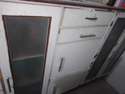 kitchen dinner set storage