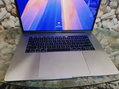 MacBook Pro 2019, 16 Inch 10/9.5 Condition