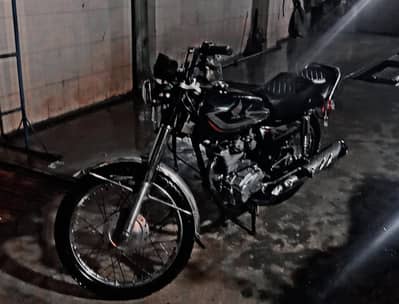 Black Honda CG 125 for sale urgent 0,31,7,0,,4,7,7,7,3,0