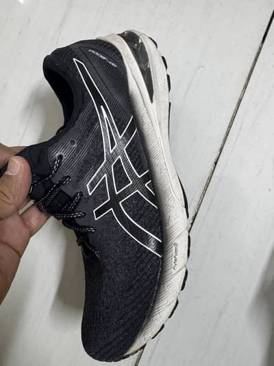 Asics running shoes joggers