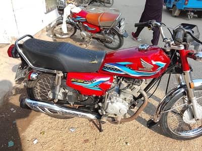 Karachi number model 2024 very good condition. . .