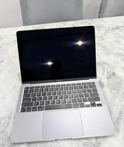 MACBOOK AIR M1