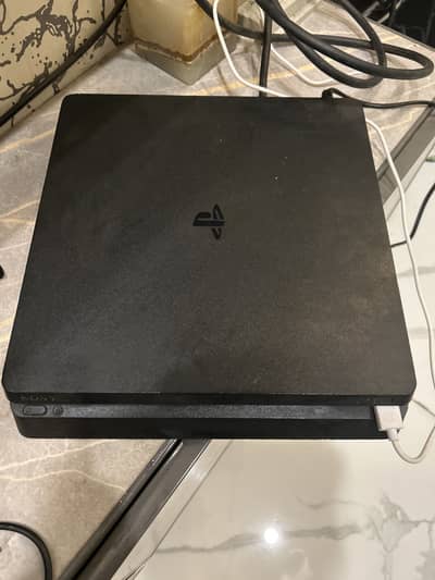 Play station 4 slim