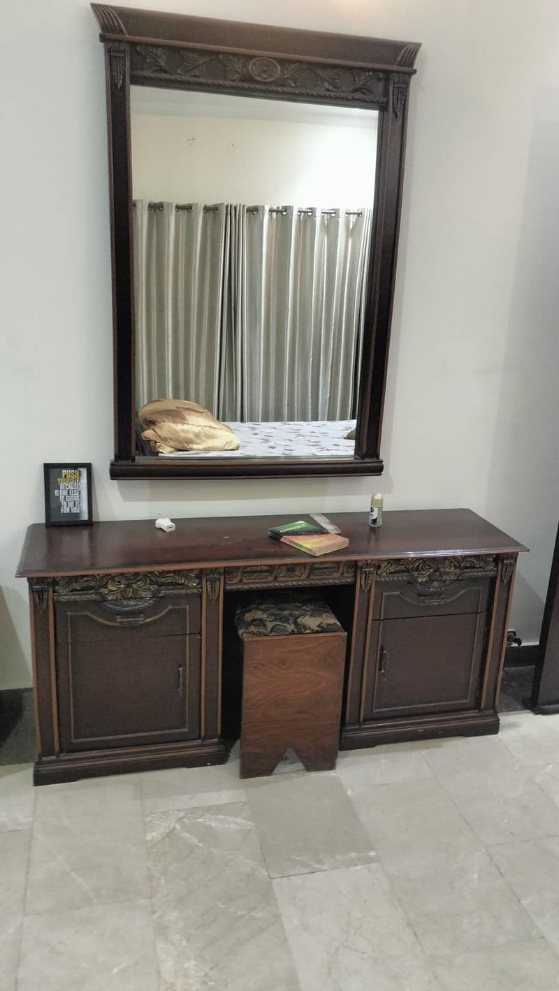 Dressing Table 0