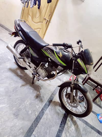 Honda Deluxe 2009 model whtsap. 031757'16801