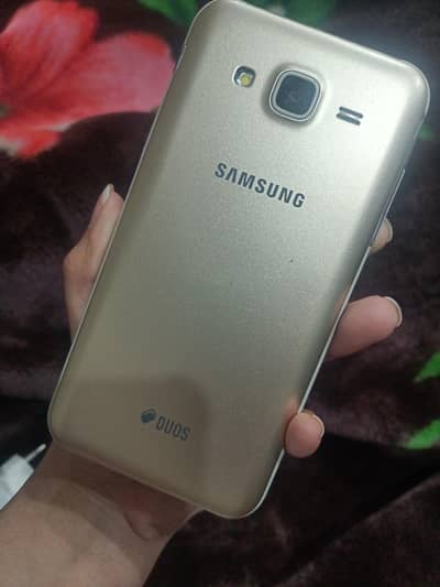 Samsung Galaxy J5 golden