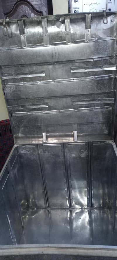 metal trunk (baxsa)