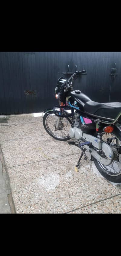 Argently sale the bike.