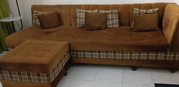L shape sofa. . with 5 cusions. . . . almost new[03353815850]with puff