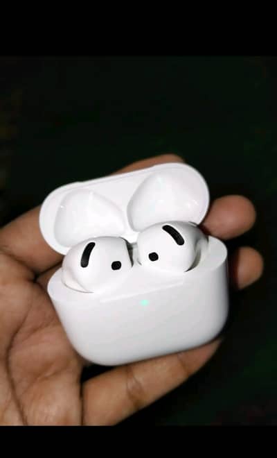 New AirPods 4