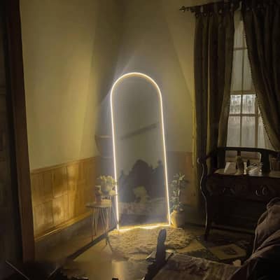 Dome LED Standing Mirror