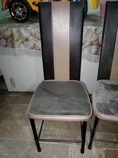 Only Chairs total six